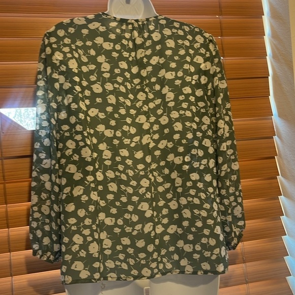 Stitch fix floral blouse​​​​ - Picture 4 of 4